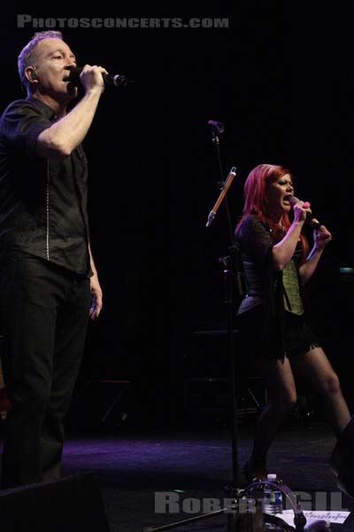 THE B-52'S - 2008-07-18 - PARIS - Le Bataclan - Frederick William Schneider III - Katherine Elizabeth Pierson